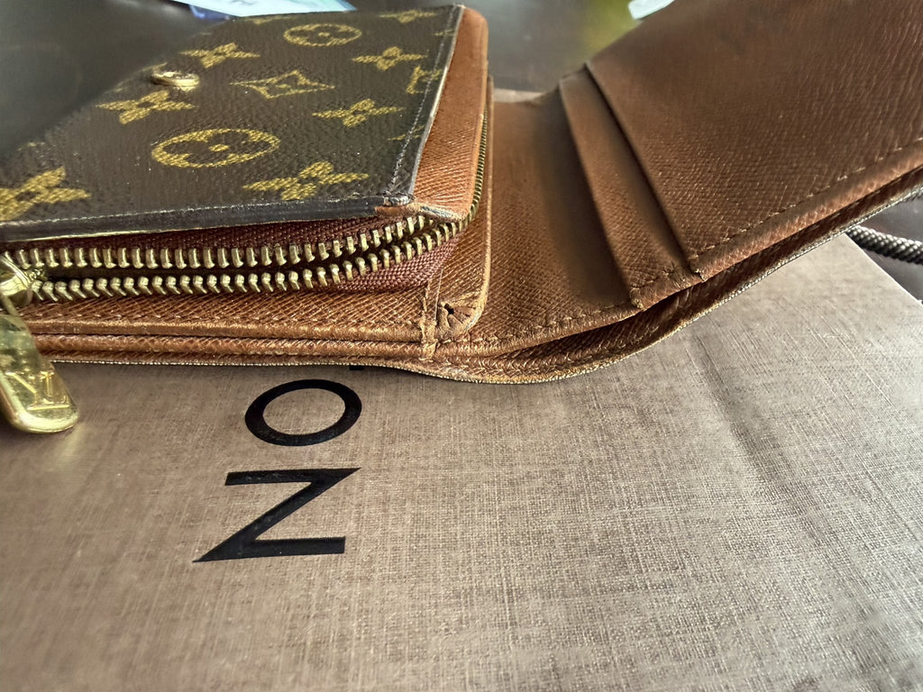 Louis Vuitton Vintage Monogram Wallet with Zip Coin Pocket