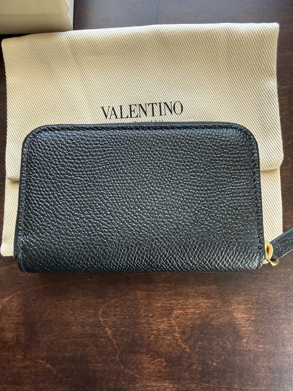 Valentino Garavani VLogo Signature Zip Card Case in Black Grained Leather